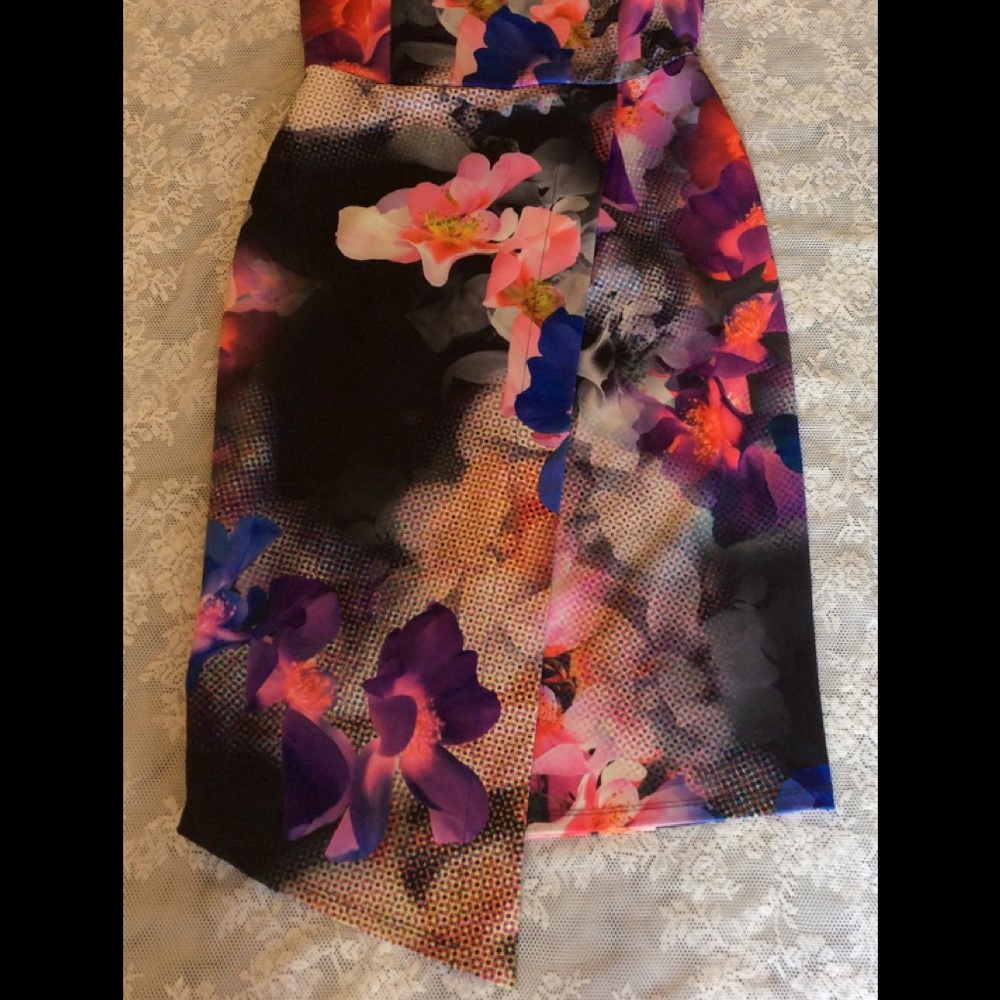 OASIS SLEEVELESS FLORAL DRESS - Picture 2 of 5